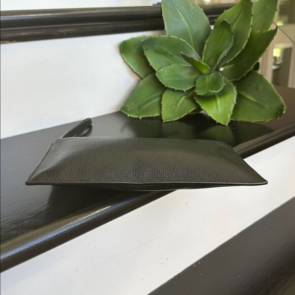 Michael Kors genuine leather, like new, soft pebbled wristlet clutch zip pouch - Picture 5 of 8